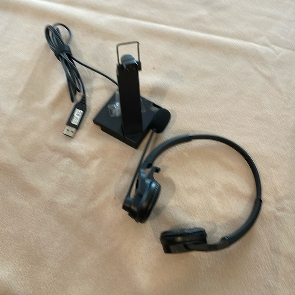 Klipsch Sennheiser headset w stand